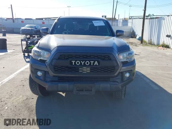 2018 Toyota Tacoma SR5 с VIN 3TMAZ5CN3JM074297, выставлен на аукционе IAAI как лот 41646257 с пробегом 143 132 миль миль и . История ставок и продаж доступна на DreamBid. Изображение 12.