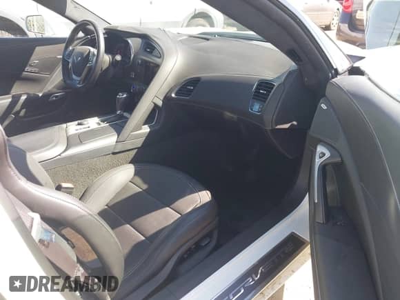 2017 Chevrolet Corvette Z51 3LT with VIN 1G1YM2D72H5119735, listed as a IAAI auction lot 43405628 with 19,082 mi miles and . Bid and sale history available at DreamBid. Image 5.