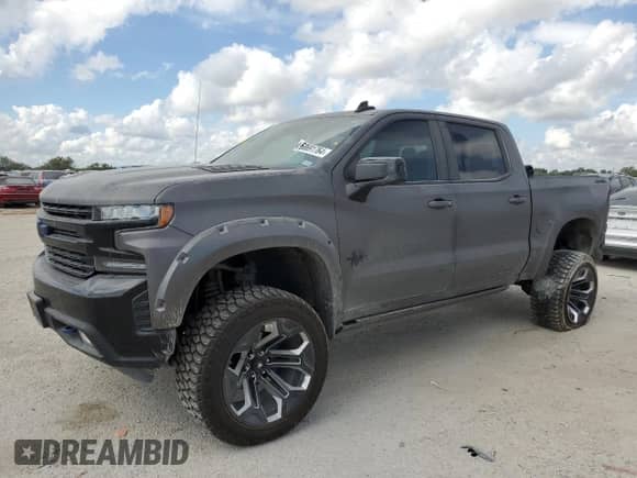2021 Chevrolet Silverado 1500 RST z VIN 3GCUYEEL5MG170088, wystawiony jako Copart lot #68691764 z przebiegiem 127 418 mil mil oraz Szkoda całkowita • Salvage title. Historia ofert i sprzedaży dostępna na DreamBid. Obrazek 1.