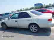 2001 Toyota Camry LE z VIN 4T1BG22K31U043493, wystawiony jako IAAI lot #42986379 z przebiegiem 213 223 mil mil oraz . Historia ofert i sprzedaży dostępna na DreamBid. Obrazek 14.