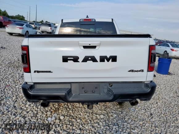 2019 Ram 1500 Rebel z VIN 1C6SRFLT5KN725405, wystawiony jako Copart lot #68399945 z przebiegiem 153 904 mil mil oraz Szkoda całkowita • Salvage title. Historia ofert i sprzedaży dostępna na DreamBid. Obrazek 6.