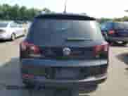 2011 Volkswagen Tiguan S с VIN WVGBV7AX8BW528458, выставлен на аукционе Copart как лот 64525925 с пробегом 147 488 миль миль и Списание • Salvage title. История ставок и продаж доступна на DreamBid. Изображение 6.