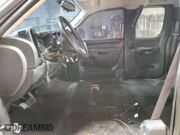 2011 Chevrolet Silverado 1500 LT с VIN 1GCRKSE31BZ123126, выставлен на аукционе Copart как лот 64553905 с пробегом Не указан миль и На запчасти • Non repairable. История ставок и продаж доступна на DreamBid. Изображение 7.