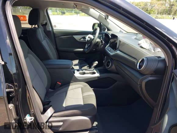 2025 Chevrolet Blazer LT with VIN 3GNKBCR40SS189858, listed as a IAAI auction lot 42724516 with 7,021 mi miles and . Bid and sale history available at DreamBid. Image 5.