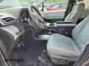 2025 Toyota Sienna XLE z VIN 5TDJSKFC8SS179299, wystawiony jako Copart lot #63379945 z przebiegiem 3 710 mil mil oraz Szkoda całkowita • Salvage title. Historia ofert i sprzedaży dostępna na DreamBid. Obrazek 7.