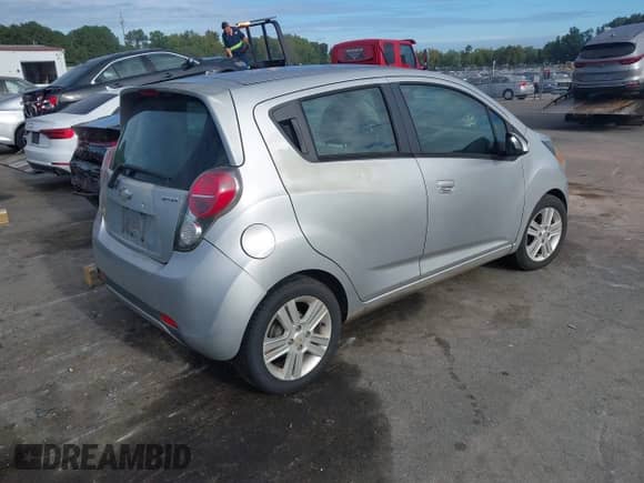 2015 Chevrolet Spark LT z VIN KL8CD6S90FC732385, wystawiony jako IAAI lot #43377570 z przebiegiem 119 527 mil mil oraz . Historia ofert i sprzedaży dostępna na DreamBid. Obrazek 4.