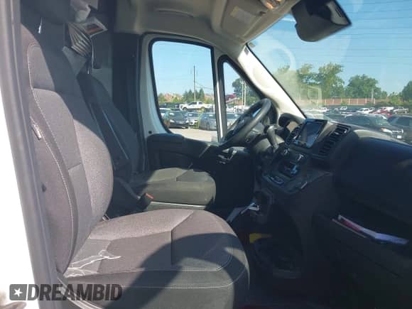 2023 Ram ProMaster Cargo z VIN 3C6LRVCG1PE509015, wystawiony jako IAAI lot #42547849 z przebiegiem 13 308 mil mil oraz . Historia ofert i sprzedaży dostępna na DreamBid. Obrazek 5.