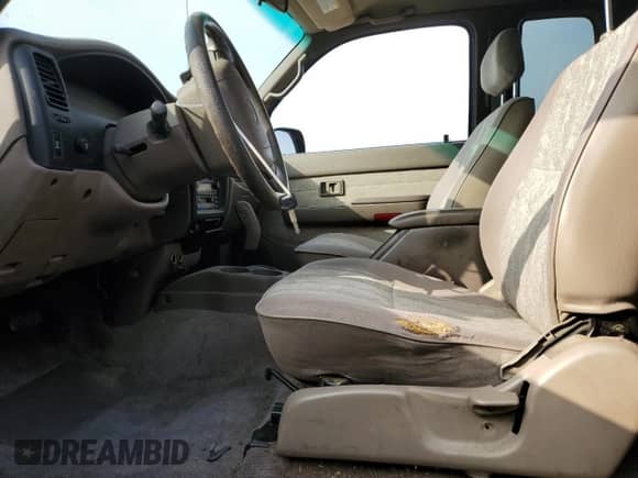 2000 Toyota Tacoma PreRunner z VIN 4TASN92N8YZ657400, wystawiony jako Copart lot #82271215 z przebiegiem 165 953 mil mil oraz Czysty tytuł • Clean title. Historia ofert i sprzedaży dostępna na DreamBid. Obrazek 7.