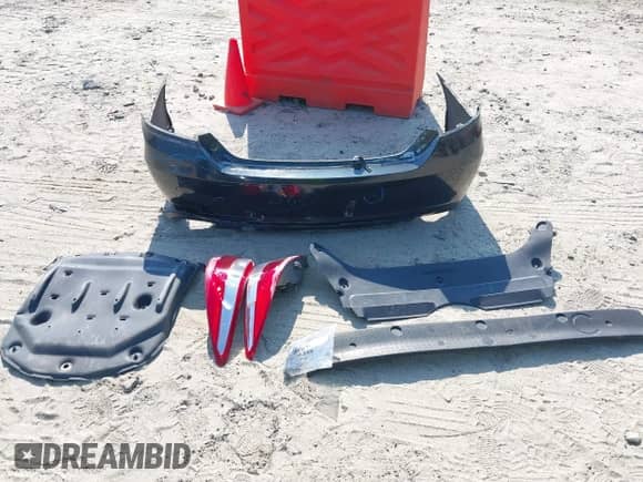 2017 Toyota Camry XLE с VIN 4T1BF1FKXHU331965, выставлен на аукционе IAAI как лот 43265885 с пробегом 183 013 миль миль и . История ставок и продаж доступна на DreamBid. Изображение 12.