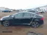 2013 Volvo S60 T6 R-Design Platinum с VIN YV1902FH9D1231456, выставлен на аукционе IAAI как лот 42788938 с пробегом 140 730 миль миль и . История ставок и продаж доступна на DreamBid. Изображение 15.