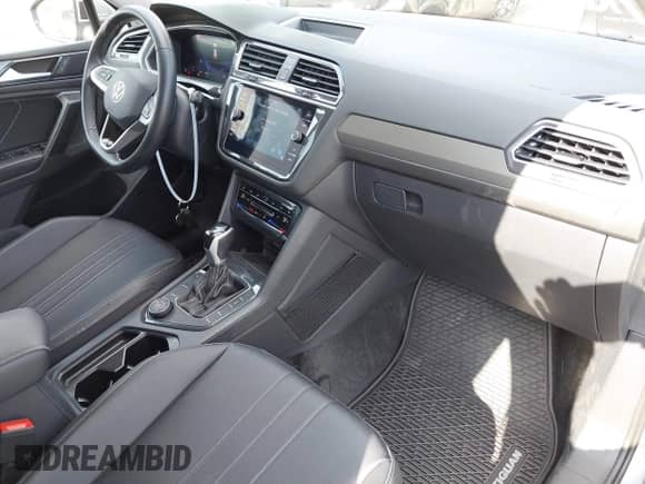 2024 Volkswagen Tiguan SE с VIN 3VV2B7AX3RM137808, выставлен на аукционе IAAI как лот 43074423 с пробегом 14 204 миль миль и . История ставок и продаж доступна на DreamBid. Изображение 5.