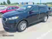 2019 Kia Sorento L z VIN 5XYPG4A35KG572575, wystawiony jako IAAI lot #43012602 z przebiegiem 86 540 mil mil oraz . Historia ofert i sprzedaży dostępna na DreamBid. Obrazek 19.