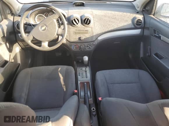 2007 Chevrolet Aveo LS z VIN KL1TD56647B176968, wystawiony jako Copart lot #74069744 z przebiegiem 73 525 mil mil oraz Czysty tytuł • Clean title. Historia ofert i sprzedaży dostępna na DreamBid. Obrazek 8.