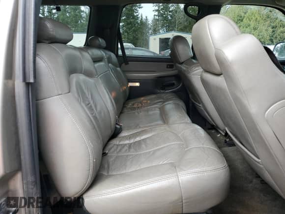 2000 Chevrolet Suburban LS с VIN 3GNGK26U3YG172343, выставлен на аукционе Copart как лот 47106575 с пробегом 339 445 миль миль и Чистый • Clean title. История ставок и продаж доступна на DreamBid. Изображение 11.