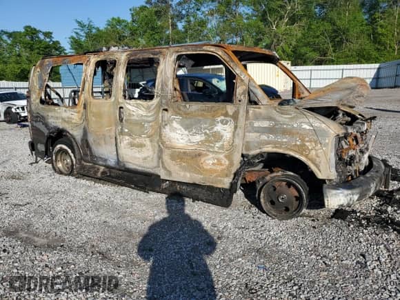 1996 Chevrolet Chevy Van с VIN 1GBFG15R0T1011277, выставлен на аукционе Copart как лот 51970455 с пробегом Не указан миль и На запчасти • Non repairable. История ставок и продаж доступна на DreamBid. Изображение 4.