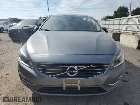 2017 Volvo S60 Inscription Platinum z VIN LYV402TM8HB143000, wystawiony jako Copart lot #80237205 z przebiegiem 72 098 mil mil oraz Szkoda całkowita • Salvage title. Historia ofert i sprzedaży dostępna na DreamBid. Obrazek 5.