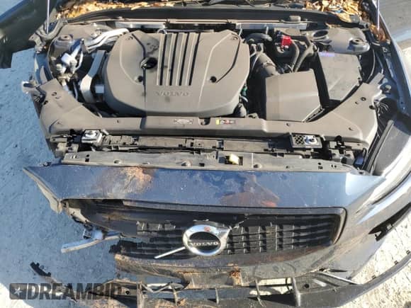 2022 Volvo S60 Momentum z VIN 7JRL12FZ3NG161437, wystawiony jako Copart lot #52924345 z przebiegiem 45 032 mil mil oraz Nie do naprawy • Non repairable. Historia ofert i sprzedaży dostępna na DreamBid. Obrazek 13.