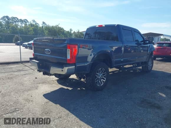 2017 Ford F-250 Lariat z VIN 1FT7W2BT9HEB26842, wystawiony jako IAAI lot #43073857 z przebiegiem 116 456 mil mil oraz . Historia ofert i sprzedaży dostępna na DreamBid. Obrazek 4.