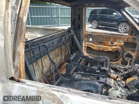 2006 Chevrolet Silverado 1500 Work Truck с VIN 3GCEK14V46G184021, выставлен на аукционе Copart как лот 65233325 с пробегом Не указан миль и На запчасти • Non repairable. История ставок и продаж доступна на DreamBid. Изображение 10.