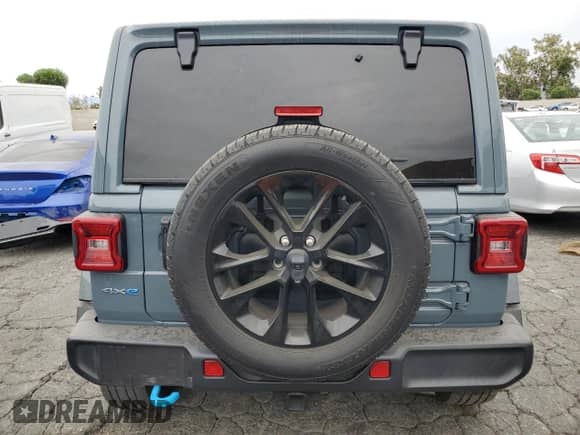 2024 Jeep Wrangler Sahara с VIN 1C4RJXP65RW130860, выставлен на аукционе Copart как лот 70776735 с пробегом 29 940 миль миль и Списание • Salvage title. История ставок и продаж доступна на DreamBid. Изображение 6.