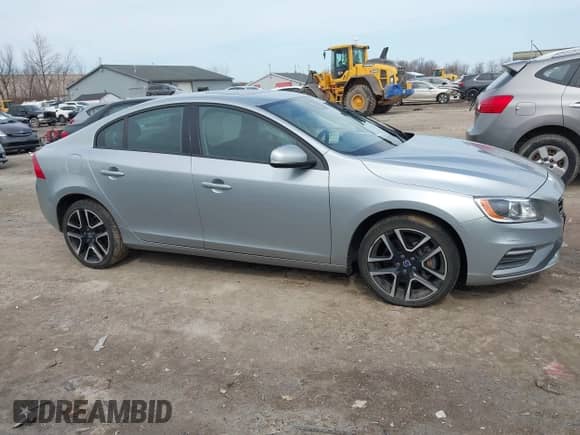 2018 Volvo S60 Dynamic с VIN YV140MTL2J2451669, выставлен на аукционе IAAI как лот 41826884 с пробегом Не указан миль и . История ставок и продаж доступна на DreamBid. Изображение 12.