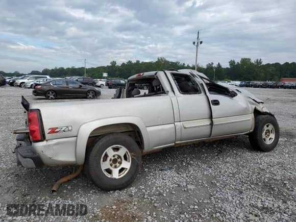 2005 Chevrolet Silverado 1500 Z71 с VIN 1GCEK19B35Z113826, выставлен на аукционе Copart как лот 70132865 с пробегом Не указан миль и Списание • Salvage title. История ставок и продаж доступна на DreamBid. Изображение 3.