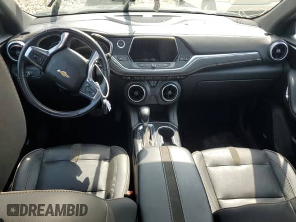 2020 Chevrolet Blazer Premier z VIN 3GNKBLRS3LS714265, wystawiony jako Copart lot #57590555 z przebiegiem Nie podano mil oraz Szkoda całkowita • Salvage title. Historia ofert i sprzedaży dostępna na DreamBid. Obrazek 8.