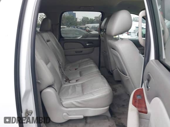 2011 Chevrolet Suburban LT с VIN 1GNSKJE30BR216805, выставлен на аукционе IAAI как лот 42438652 с пробегом 265 350 миль миль и . История ставок и продаж доступна на DreamBid. Изображение 8.