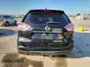 2016 Nissan Rogue SV z VIN KNMAT2MT9GP615899, wystawiony jako Copart lot #85874465 z przebiegiem 150 557 mil mil oraz Szkoda całkowita • Salvage title. Historia ofert i sprzedaży dostępna na DreamBid. Obrazek 6.