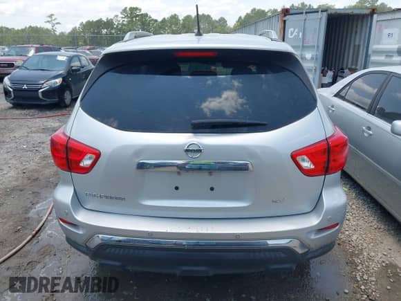 2017 Nissan Pathfinder S z VIN 5N1DR2MN3HC685979, wystawiony jako IAAI lot #42599517 z przebiegiem 125 169 mil mil oraz . Historia ofert i sprzedaży dostępna na DreamBid. Obrazek 16.