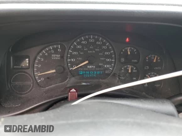 2002 Chevrolet Suburban LS z VIN 1GNFK16Z02J309178, wystawiony jako Copart lot #75254804 z przebiegiem 336 474 mil mil oraz Szkoda całkowita • Salvage title. Historia ofert i sprzedaży dostępna na DreamBid. Obrazek 9.