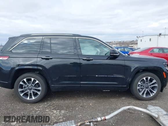 2024 Jeep Grand Cherokee Overland with VIN 1C4RJYD64RC712928, listed as a IAAI auction lot 41719688 with 2,636 mi miles and . Bid and sale history available at DreamBid. Image 12.