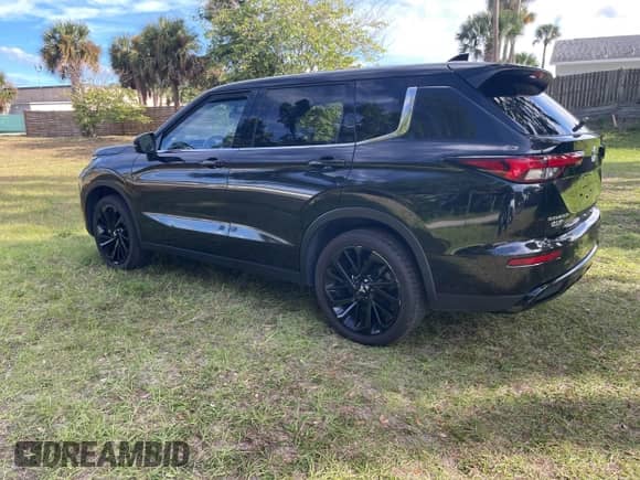2024 Mitsubishi Outlander SE with VIN JA4J3VA80RZ015193, listed as a IAAI auction lot 43542723 with 54,318 mi miles and . Bid and sale history available at DreamBid. Image 3.