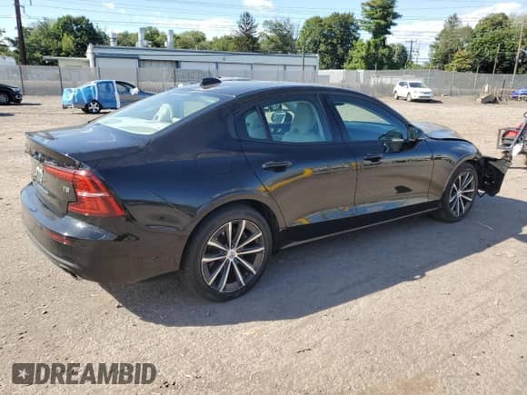 2021 Volvo S60 Momentum z VIN 7JR102FK7MG102354, wystawiony jako Copart lot #70449835 z przebiegiem 38 744 mil mil oraz Szkoda całkowita • Salvage title. Historia ofert i sprzedaży dostępna na DreamBid. Obrazek 3.