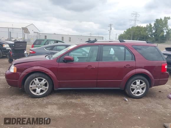 2005 Ford Freestyle Limited с VIN 1FMDK06105GA38348, выставлен на аукционе IAAI как лот 43052319 с пробегом Не указан миль и . История ставок и продаж доступна на DreamBid. Изображение 13.