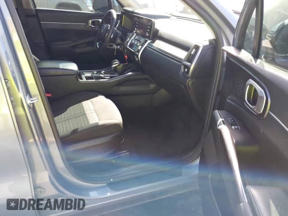 2021 Kia Sorento LX with VIN 5XYRGDLC0MG009457, listed as a IAAI auction lot 42958910 with 90,013 mi miles and . Bid and sale history available at DreamBid. Image 5.