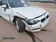 2013 BMW 3 Series 328i xDrive с VIN WBA3B3C50DF541825, выставлен на аукционе IAAI как лот 43031395 с пробегом 148 329 миль миль и . История ставок и продаж доступна на DreamBid. Изображение 6.