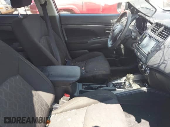 2021 Mitsubishi Outlander ES z VIN JA4APUAU4MU000438, wystawiony jako IAAI lot #43217915 z przebiegiem 63 685 mil mil oraz . Historia ofert i sprzedaży dostępna na DreamBid. Obrazek 5.