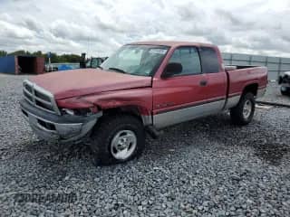 1999 Dodge 1500 z VIN 3B7HF13Z5XM572688, wystawiony jako Copart lot #71714375 z przebiegiem 216 324 mil mil oraz Szkoda całkowita • Salvage title. Historia ofert i sprzedaży dostępna na DreamBid. Obrazek 1.