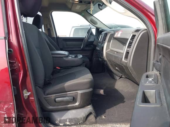 2019 Ram 1500 Express z VIN 1C6RR7FG1KS588757, wystawiony jako IAAI lot #41770407 z przebiegiem 80 230 mil mil oraz . Historia ofert i sprzedaży dostępna na DreamBid. Obrazek 5.