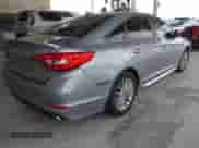 2015 Hyundai Sonata Limited z VIN 5NPE34AF0FH038895, wystawiony jako IAAI lot #43193189 z przebiegiem 103 857 mil mil oraz . Historia ofert i sprzedaży dostępna na DreamBid. Obrazek 4.