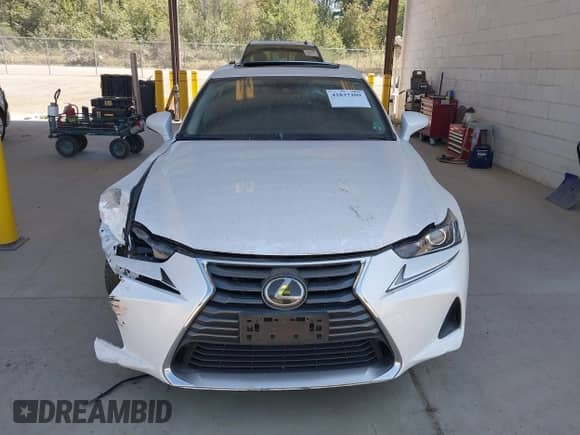 2018 Lexus IS 300 z VIN JTHC81D24J5028491, wystawiony jako IAAI lot #42837209 z przebiegiem 99 999 mil mil oraz . Historia ofert i sprzedaży dostępna na DreamBid. Obrazek 12.