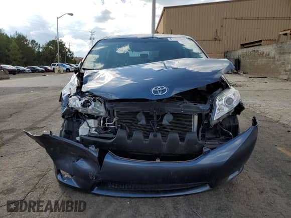 2015 Toyota Sienna XLE Premium z VIN 5TDYK3DC2FS675826, wystawiony jako Copart lot #81757665 z przebiegiem 162 923 mil mil oraz Szkoda całkowita • Salvage title. Historia ofert i sprzedaży dostępna na DreamBid. Obrazek 5.