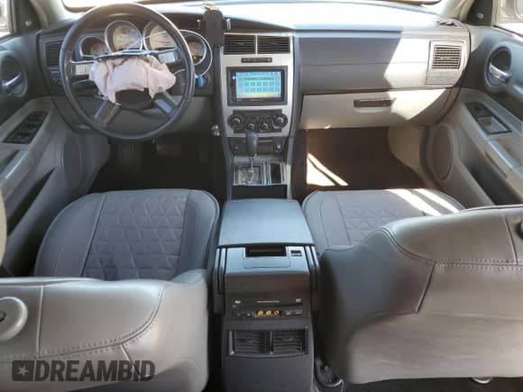 2006 Dodge Magnum R/T с VIN 2D8GV57286H122762, выставлен на аукционе Copart как лот 83399984 с пробегом 200 443 миль миль и Списание • Salvage title. История ставок и продаж доступна на DreamBid. Изображение 8.