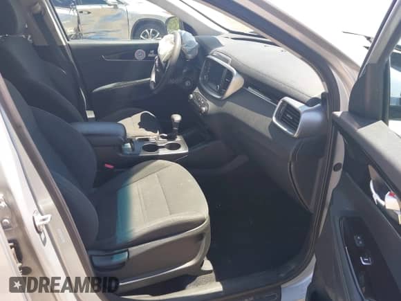 2020 Kia Sorento LX with VIN 5XYPG4A35LG668918, listed as a IAAI auction lot 42265036 with 48,153 mi miles and . Bid and sale history available at DreamBid. Image 5.