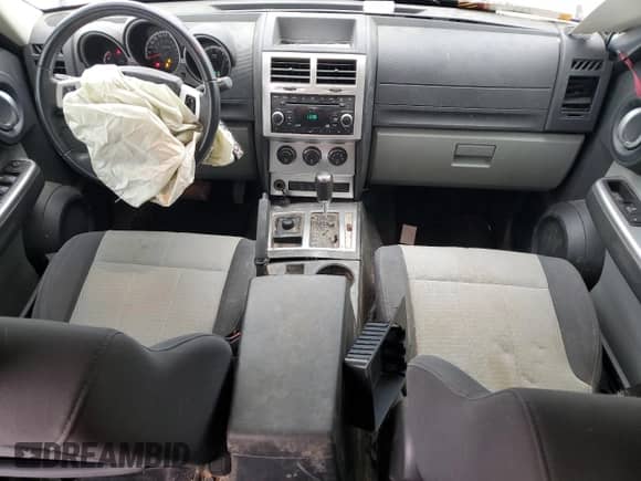 2008 Dodge Nitro SLT with VIN 1D8GU58K28W252977, listed as a Copart auction lot 47455585 with 123,425 mi miles and Salvage title. Bid and sale history available at DreamBid. Image 8.