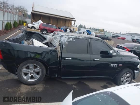 2017 Ram 1500 Big Horn z VIN 3C6RR6LT1HG789439, wystawiony jako IAAI lot #39430528 z przebiegiem 103 028 mil mil oraz . Historia ofert i sprzedaży dostępna na DreamBid. Obrazek 12.