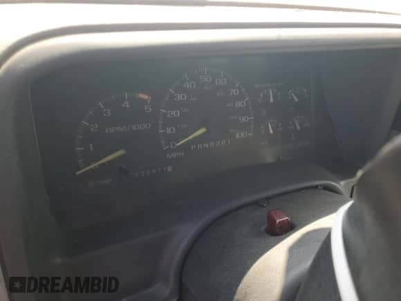 1995 GMC Sierra 1500 с VIN 1GTEC14H9SZ530842, выставлен на аукционе Copart как лот 64565735 с пробегом 235 571 миль миль и Чистый • Clean title. История ставок и продаж доступна на DreamBid. Изображение 9.