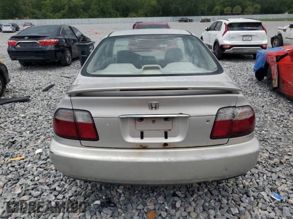 1997 Honda Accord LX с VIN 1HGCD7230VA027915, выставлен на аукционе Copart как лот 58961425 с пробегом 200 814 миль миль и Списание • Salvage title. История ставок и продаж доступна на DreamBid. Изображение 6.