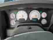 2007 Dodge 1500 SLT z VIN 3D7KR19D87G838900, wystawiony jako Copart lot #74038994 z przebiegiem 270 039 mil mil oraz Szkoda całkowita • Salvage title. Historia ofert i sprzedaży dostępna na DreamBid. Obrazek 9.